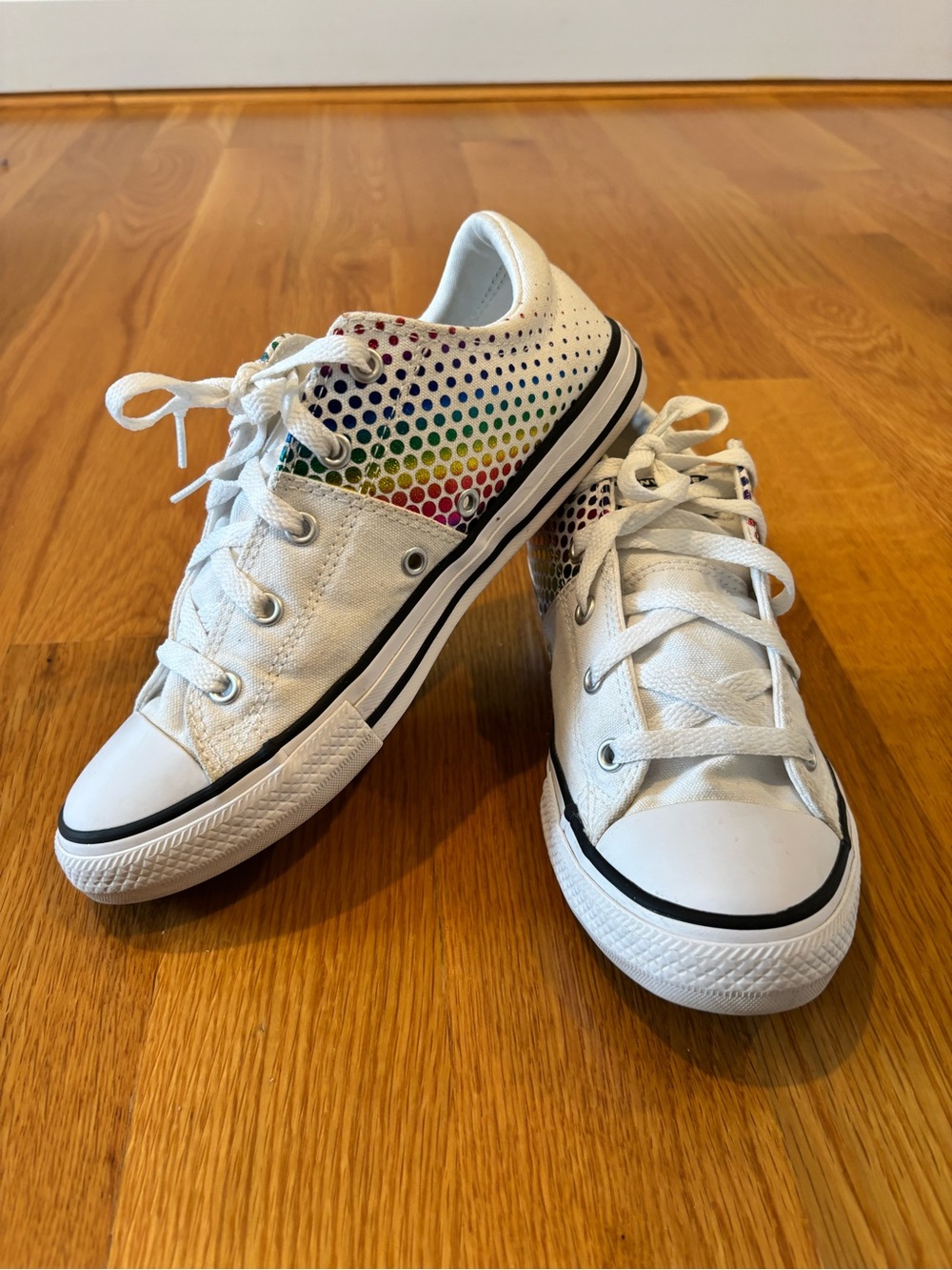 Converse Kids' Low Top Sneakers in White with Rainbow Dot Accent Size 4